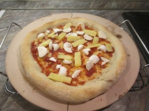 Szalámis elősütött pizza teszta feltéttel